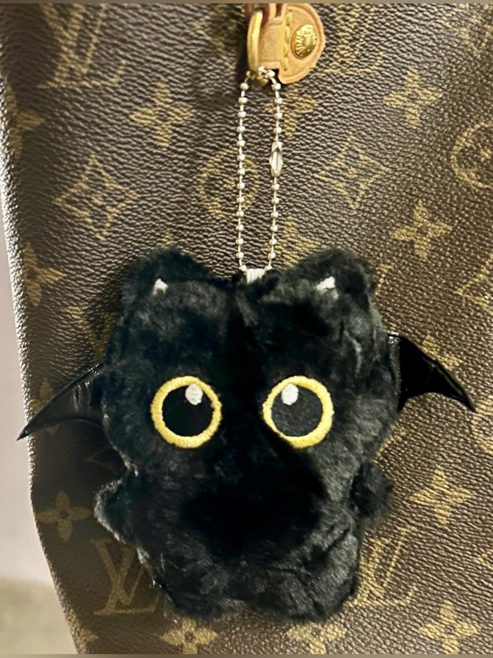 ๐โโฌ๐ NEW Black Cat Bat Wings Bag Charm Plush Fuzzy Eyes Kitty Y2K Kawaii Goth - Picture 10 of 12